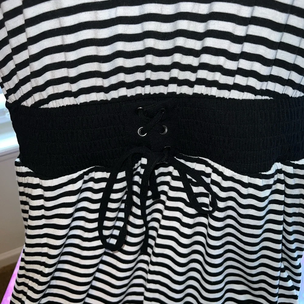 Torrid Size 1 Smocked Waist T-Shirt Dress - Jersey Stripe Black & White - Picture 4 of 6